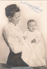 Margarette (Frasier) Pierce and granddaughter Fern Pierce - 1913