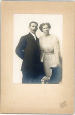 Winfield and Bertha (Gilchrist) Pierce - 1909