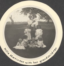 Nilla with grandchildren, ca 1904